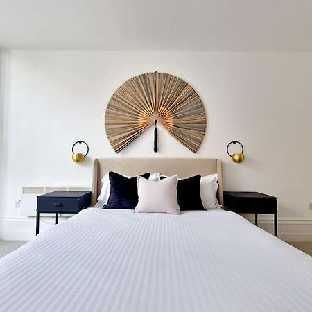 The Stray Adjacent, Interior-Designed 2-Bed Apartment- Luxury ฮาร์โรเกต ภายนอก รูปภาพ
