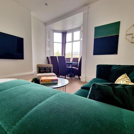 The Stray Adjacent, Interior-Designed 2-Bed Apartment- Luxury ฮาร์โรเกต ภายนอก รูปภาพ
