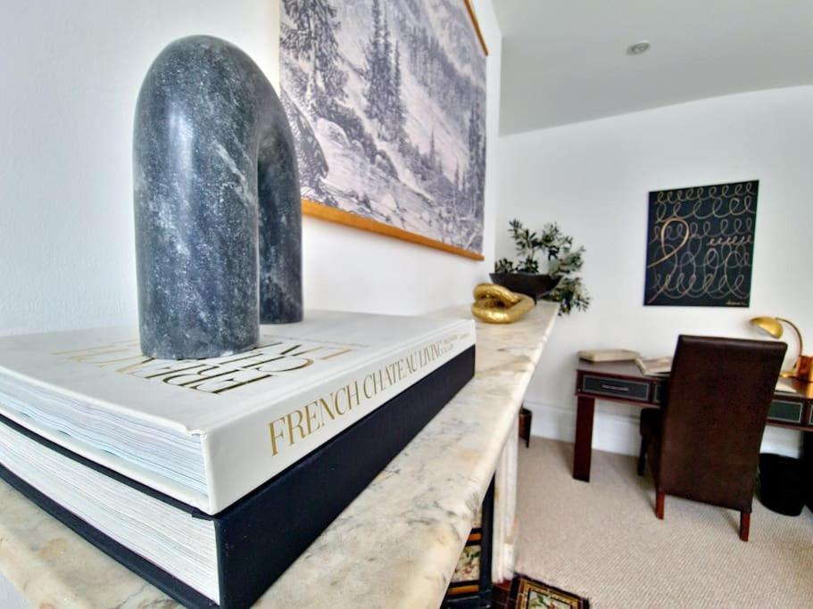 The Stray Adjacent, Interior-Designed 2-Bed Apartment- Luxury ฮาร์โรเกต ภายนอก รูปภาพ