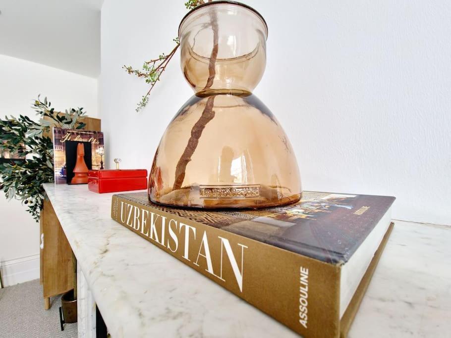 The Stray Adjacent, Interior-Designed 2-Bed Apartment- Luxury ฮาร์โรเกต ภายนอก รูปภาพ