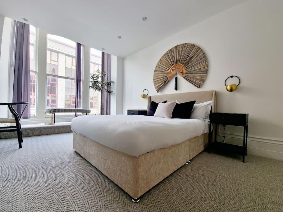The Stray Adjacent, Interior-Designed 2-Bed Apartment- Luxury ฮาร์โรเกต ภายนอก รูปภาพ