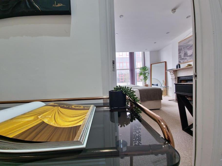 The Stray Adjacent, Interior-Designed 2-Bed Apartment- Luxury ฮาร์โรเกต ภายนอก รูปภาพ
